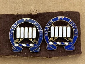 Lot of 2 Vintage WWII 7th Infantry Regiment Volens Et Potents Insignia Crest Pin - Picture 1 of 5