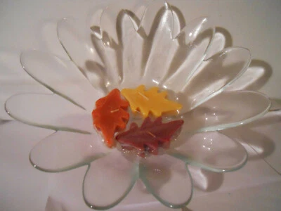 Tazón de vieira Hallmark con velas de hoja flotante otoño acción de gracias  Foto 1 de 3