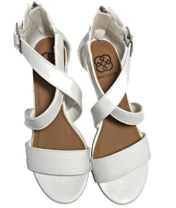 Daisy Fuentes White Wedge Criss Cross Strappy Sandals Size 8.5 - Picture 1 of 12