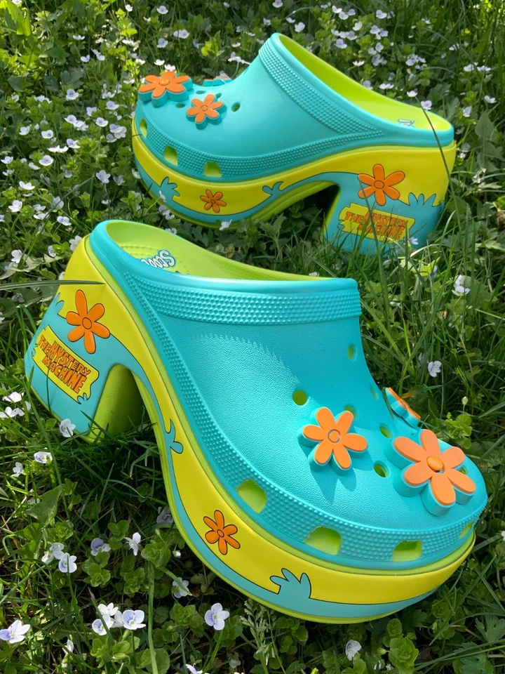 W8 US  CROCS Scooby-Doo Mystery Machine Siren Clog 210107 Lime Punch - Image 1 of 4