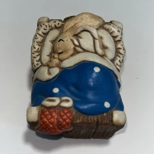 Figura de gres Moorcraft Woodlander conejito conejos cuna cama pintada a mano - Imagen 1 de 5