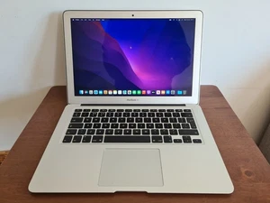 Apple MacBook Air A1466 13-inch Laptop 2017 - Afbeelding 1 van 6
