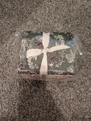 Telas de galería de arte cuartos de grasa flores verdes ideales para coser nuevas Foto 1 de 3