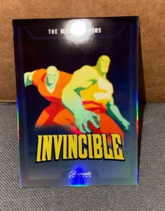 Invincible - #43 THE MAULER TWINS BLUE HOLO CARD - LMTD 2025 - Foto 1 di 2