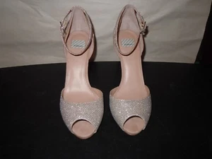 Hitherto "Rimma" Silver Bridal Glitter w/Tan Suede Trim Women's Shoes Sz. 6.5M - Bild 1 von 9
