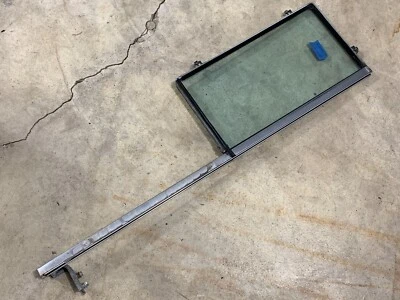 Jeep Grand Wagoneer Rear Door Fixed Window Glass Assembly Right Pass. Stainless - Image 1 of 4