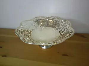 Hogri Plateado Pedestal Cuenco 8.75" W Alemania Perforado Plato para Servir Frutas Nueces - Imagen 1 de 5