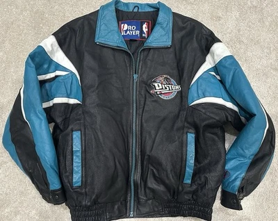 Chaqueta de cuero bordada XXL vintage de jugador profesional de baloncesto de la NBA Detroit Pistons Foto 1 de 4