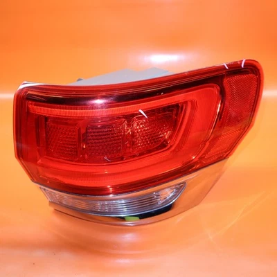 JEEP GRAND CHEROKEE TAIL LIGHT RIGHT 2014 2015 2016 2017 2018 P6810016AD OEM - Image 1 of 4