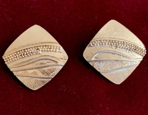 VINTAGE Gold Tone Squair Clip On Costume Earrings G1 SB-7A - Picture 1 of 5