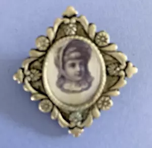 VINTAGE PIN. SILVER TONED. PRE-OWNED. - Picture 1 of 3