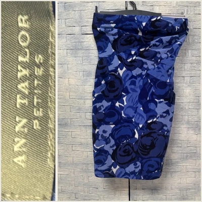 Vestido vaquero floral azul sin tirantes Ann Taylor Petites para mujer talla 00P Foto 1 de 4