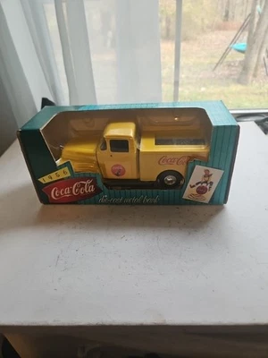 Camión de reparto Ford F600 1956 Coca-Cola ERTL BANCO DE METAL FUNDIDO A PRESIÓN Foto 1 de 4