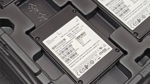 SPEC - 3x NEW HPE 960GB SSD SFF NVMe U2/U3 SAMSUNG PM1733 MZXLR960HBHQ - Afbeelding 1 van 7
