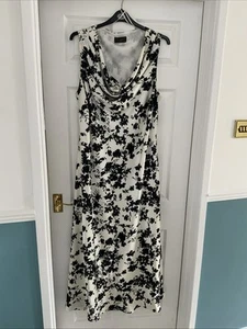 ANN HARVEY BLACK WHITE PATTERNED MAXI DRESS - UK 26 - Picture 1 of 7
