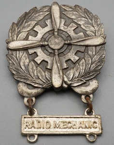 WWII Sterling Army Air Forces Radio Mechanic Qualification Badge by Gemsco - Picture 1 of 2