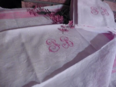 11 ANCIENNES SERVIETTES DE TABLE DAMASSE NAPOLEON III "PB" ROUGE MAINS 72X60 CM - Photo 1/4