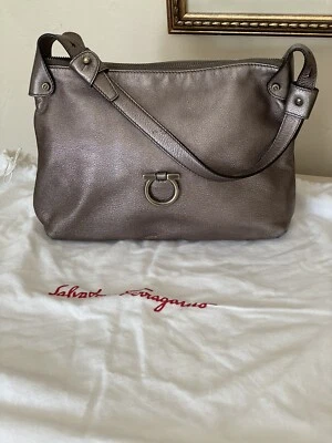 Bolso de hombro Salvatore Ferragamo Signature herrajes/forro de cuero metálico Foto 1 de 4