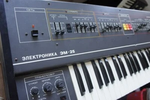 Elektronika EM-25 my home -demo soviet String-organ analog synth - Picture 1 of 17
