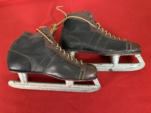 Vintage Men's Ice Hockey Skates Black & brown - Great For Wall Display - Picture 1 of 10