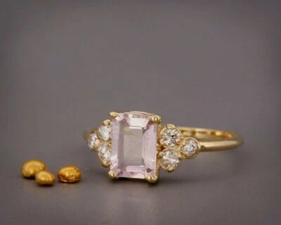 Anillo de morganita natural y diamantes talla esmeralda de 3 quilates detalles de oro amarillo sólido de 14 k Foto 1 de 4