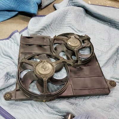Conjunto de ventilador de refrigeración derecha e izquierda JAGUAR XJ8 VANDEN PLAS 98-03 OEM *dañado* Foto 1 de 4