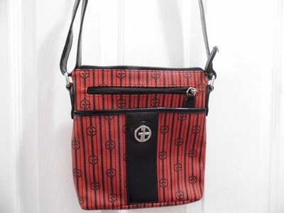 Giani Bernini Red Black Stripe Signature Crossbody Purse - Imagem 1 de 4