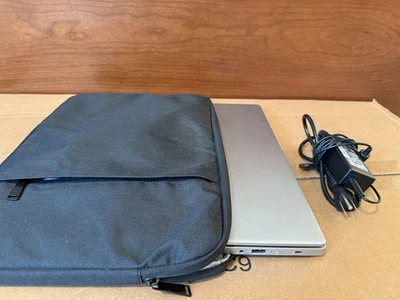 Portátil Acer Aspire 5 - 15,6”, usado con estuche de viaje - Ryzen 3 20 GB RAM 128 GB SSD Foto 1 de 4
