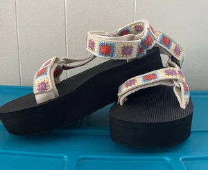 Teva Women’s Universal Flatform Crochet Granny Squares Sandals Sz US 6 New *READ - Picture 1 of 10