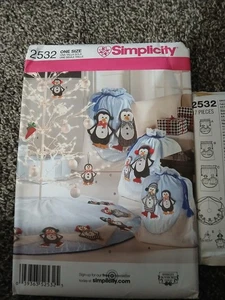 2532 Simplicity penguin Sewing Pattern Christmas Bag Tree Skirt  - Picture 1 of 9