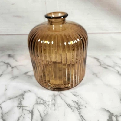 Jarrón de vidrio marrón diseño acanalado vidrio reciclado - decoración del hogar estilo vintage Foto 1 de 4