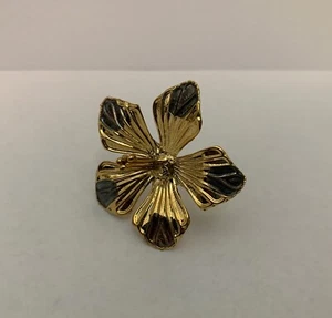 Pure Silver Flower From India - 3 Grams. - Picture 1 of 4