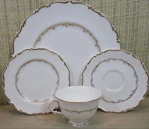 Royal Doulton “Richelieu” 4 Pieces Place Setting Bone China Gold Scrolls England - Picture 1 of 12