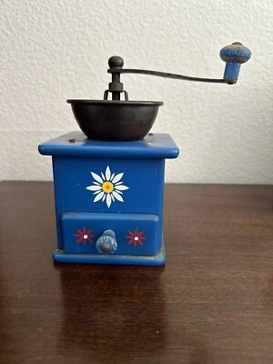 Винтажная кофемолка для перца - дерево и металл синие цветы - Изображение 1 из 4