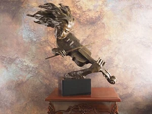 Elegant Bronze Sculpture - Musician with Violin on Marble Base - Picture 1 of 6