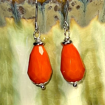 Висячие серьги серебристого цвета из граненого стекла с оранжевой каплей. Осень. Хэллоуин. S728 - Изображение 1 из 3