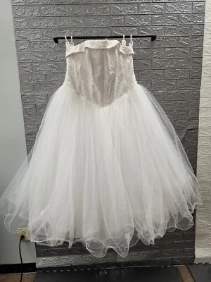 New David's Bridal White Strapless Tulle Beaded Wedding Gown Size 26W - Image 1 of 4