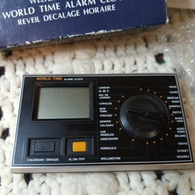 Vintage Weltzeit Wrecker SWEDA World Time Pocket Size Travel Alarm Clock WC50 - Image 1 of 4