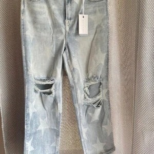Risen High Rise Cropped *STAR* Jeans,  Light Wash, Size 15/32 - Picture 1 of 9