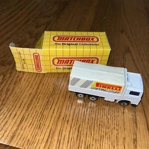 1990 Matchbox, No 26-F, VOLVO,TILT TRUCK,White, Pirelli, Die Cast ORIGINAL BOX - Picture 1 of 13