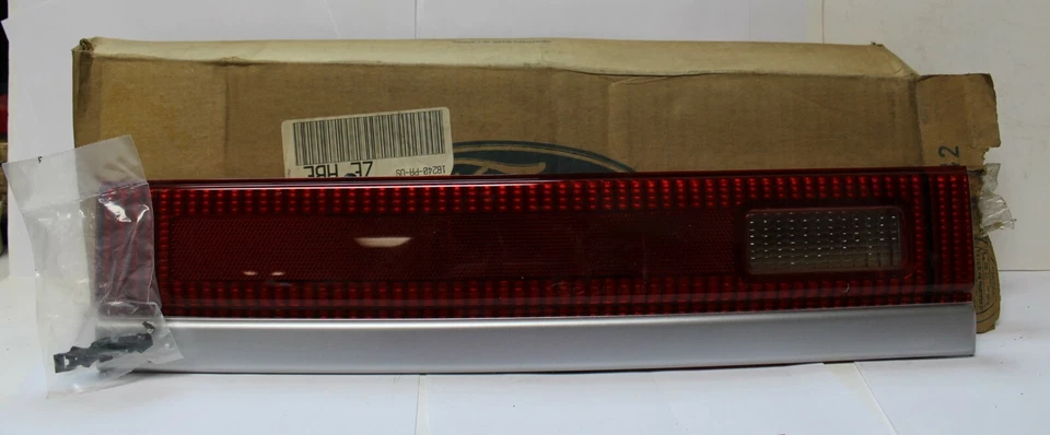 Lente reflectora trasera izquierda Ford OEM con sello E66Y-13A568-D 1986-87 Mercury Topaz SVM50 Foto 1 de 3