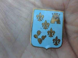 WWII 129th Infantry Regiment Pinback DI  - Picture 1 of 2