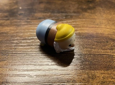 Boneco de vinil Disney Tsum Tsum - Branca de Neve - Feliz - Médio - Imagem 1 de 2