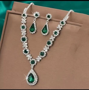 UK Women Ladies Fashion 3pcs Jewelry Green White Necklace Earrings Bracelet Set - Picture 1 of 4
