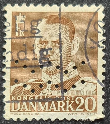 Dinamarca - 1941 Scott #259 Rey Cristiano X 20 øre Marrón - PERFIN - Sello Foto 1 de 3