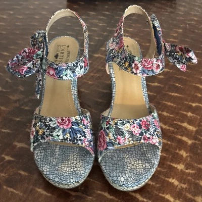 L'Artiste Sandals Womens Size 42 USA 10.5  Ellimae Floral Wedge Bows Pink Multi - Image 1 of 4