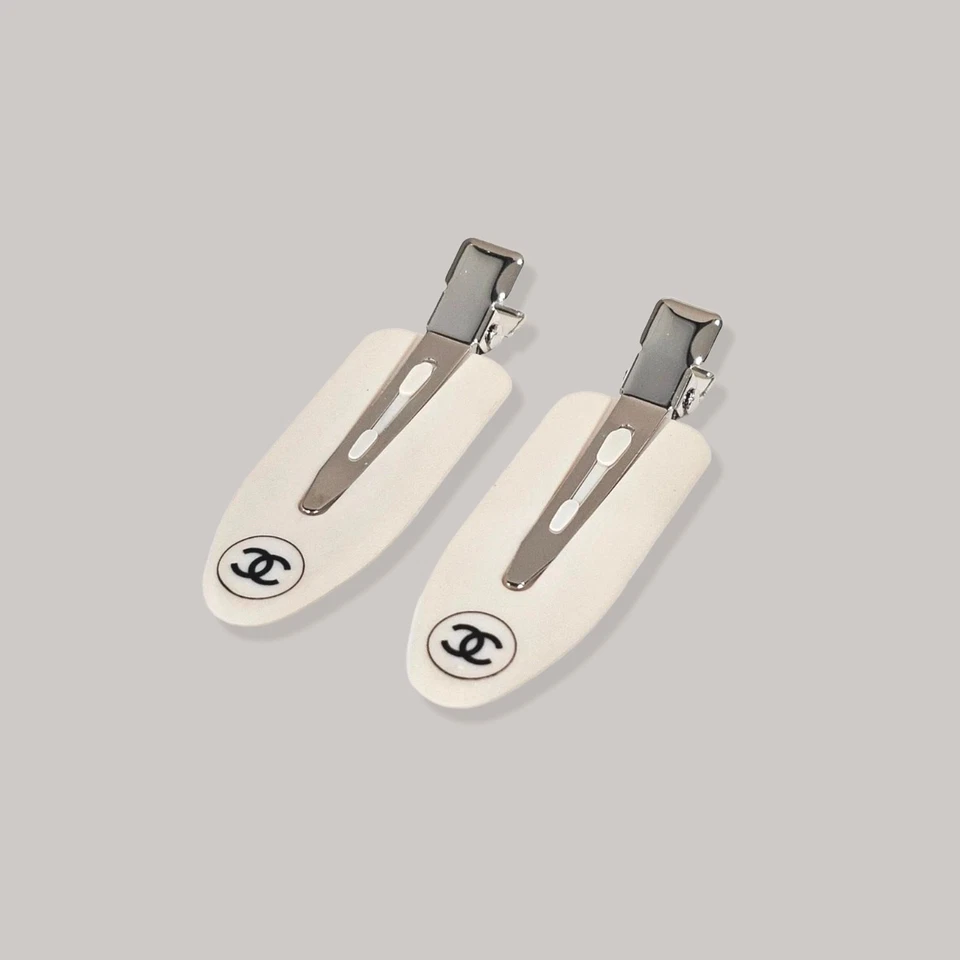 Auténticas pinzas para el cabello Chanel pasadores par medias relleno - BLANCO Foto 1 de 1