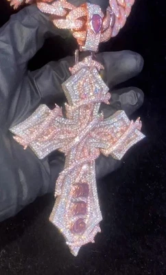 Colgante Moissanita Corte Redondo 4Ct Para Hombre Personalizar Solo Cruz Chapado en Oro Rosa 14K Foto 1 de 4