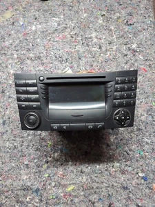 Mercedes W211 E-klasse Navigationssystem Radio CD defekt A2118275142001 - Bild 1 von 6