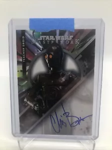2022 Topps Star Wars Obra Maestra Autógrafo Chris Bartlett como Maestro Droide - Imagen 1 de 15